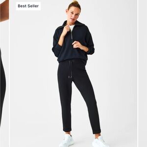 SPANX AirEssentials
Tapered Pant in Navy Blue size Medium, GUC